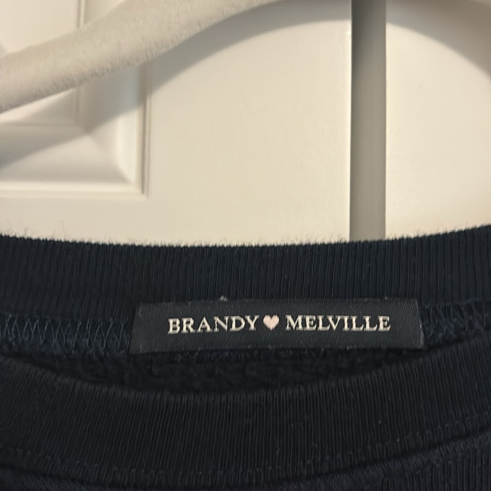 Brandy Melville Crewneck - Picture 3 of 3